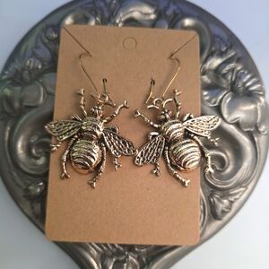 New bumble bee 🐝 earrings Color:Gold